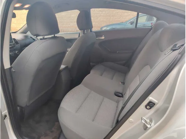 Car image 14