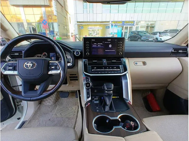 Car image 16