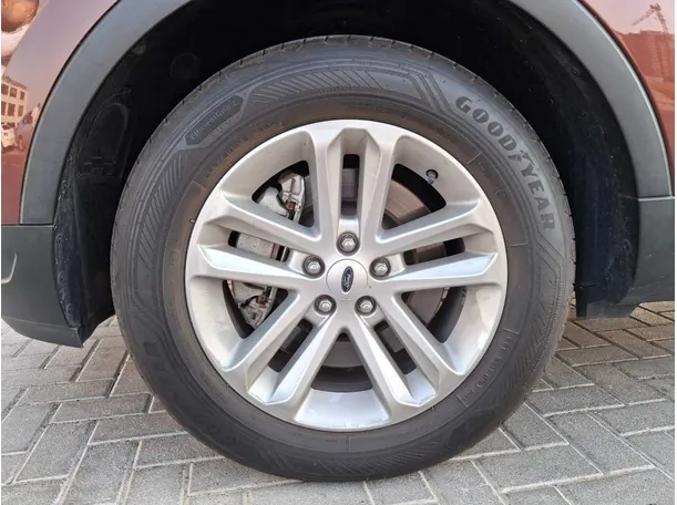 Car image 13