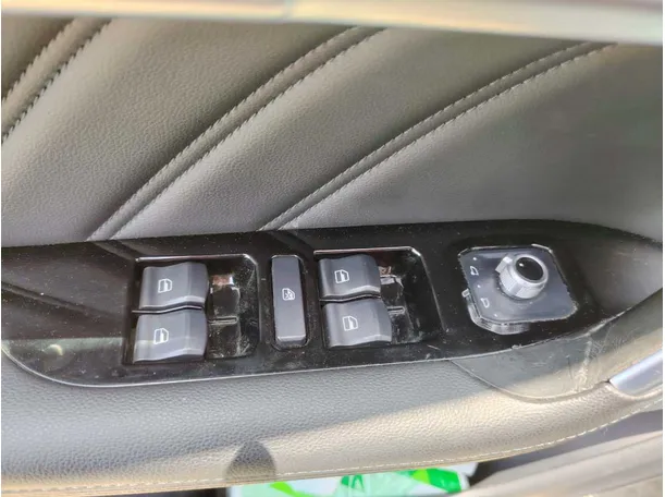 Car image 33