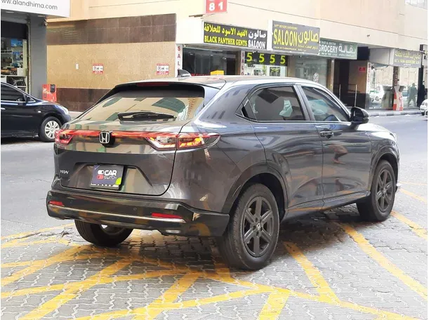 Car image 5