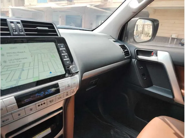 Car image 26