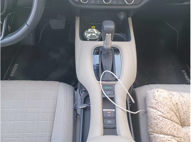 Car image 14