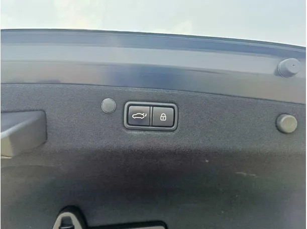 Car image 33