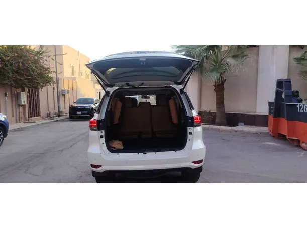 Car image 20