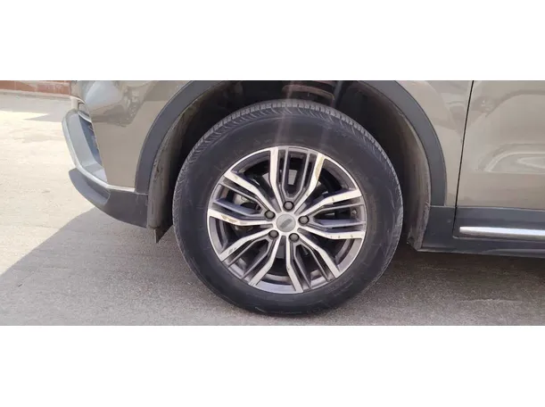 Car image 11