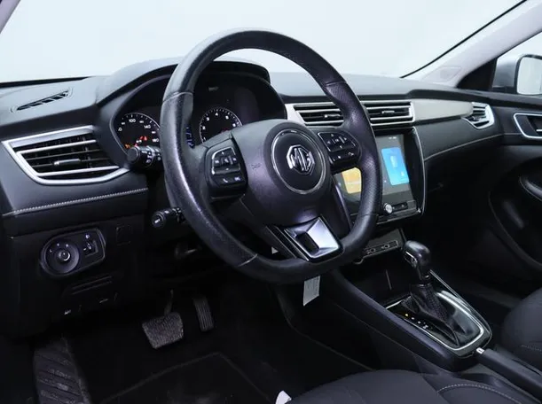 Car image 4
