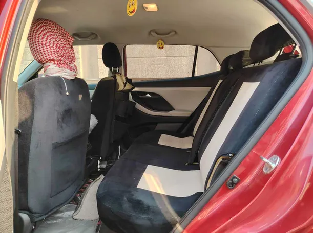 Car image 18
