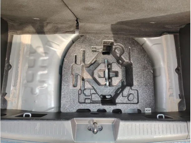 Car image 27
