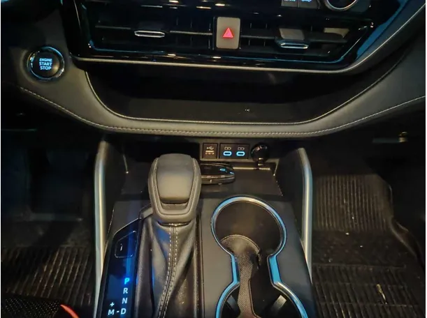 Car image 26