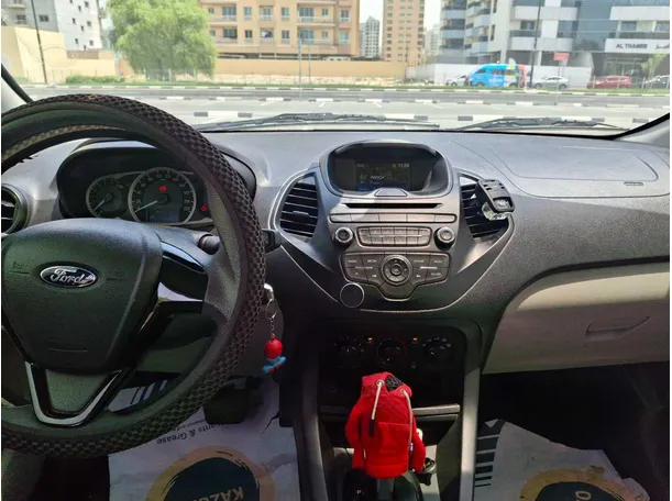 Car image 14