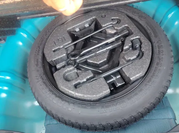 Car image 28