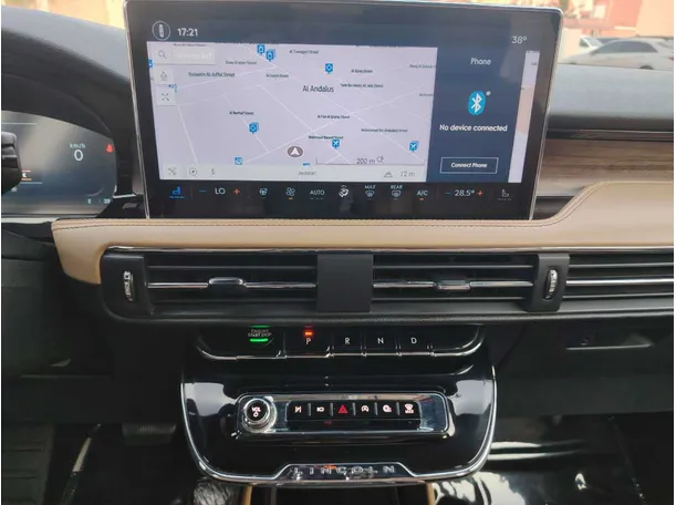 Car image 19