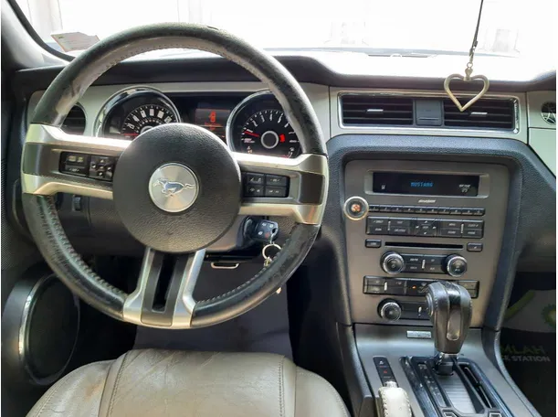 Car image 14