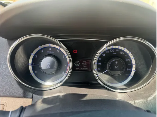 Car image 18