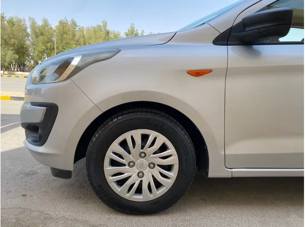 Car image 8