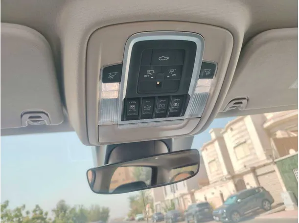 Car image 36
