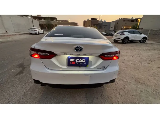 Car image 6