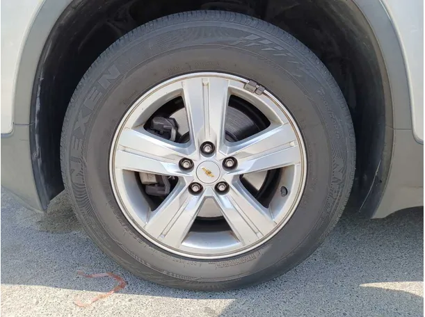 Car image 9