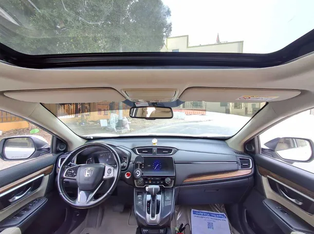 Car image 17