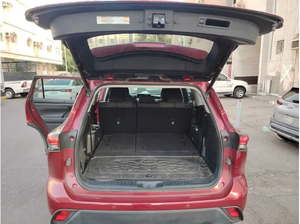 Car image 28