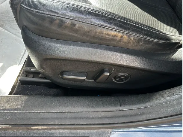 Car image 28