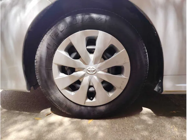 Car image 10