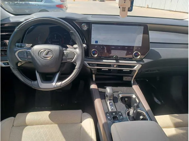 Car image 16