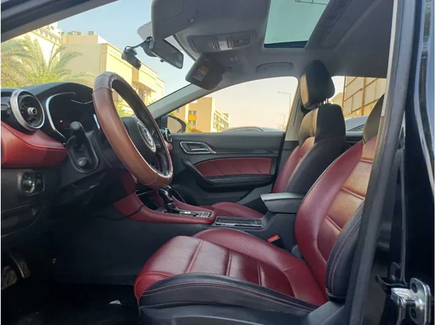 Car image 12