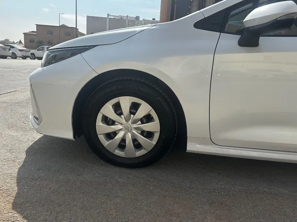 Car image 9