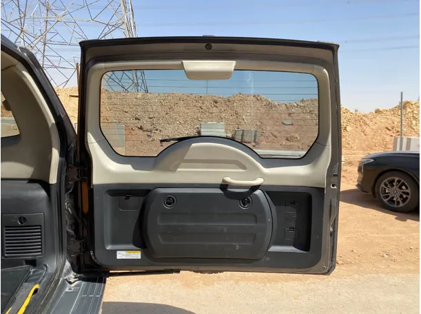 Car image 18