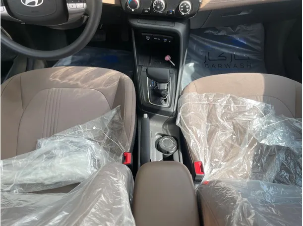 Car image 18