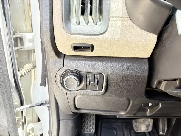 Car image 29