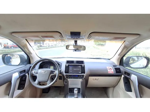 Car image 18