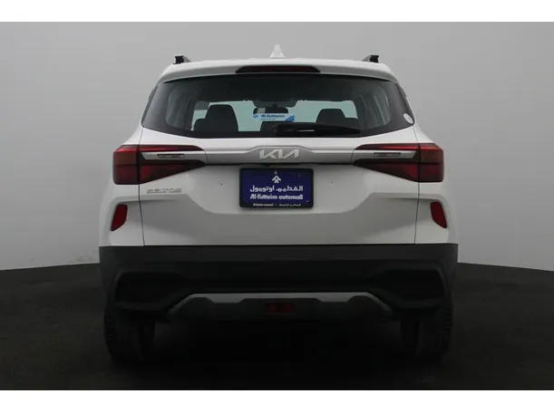 Car image 12