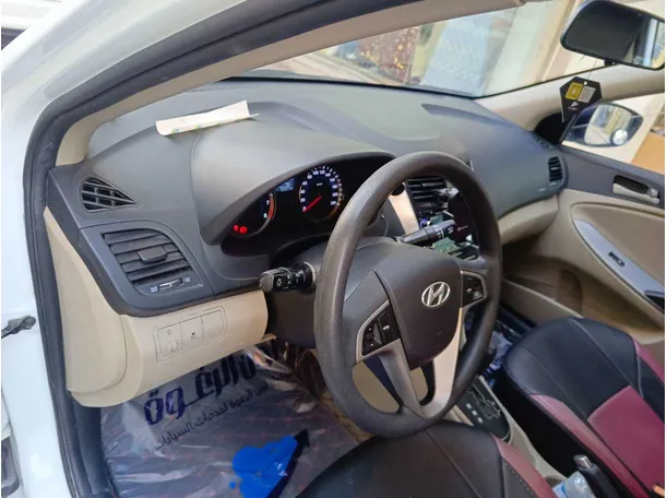 Car image 13