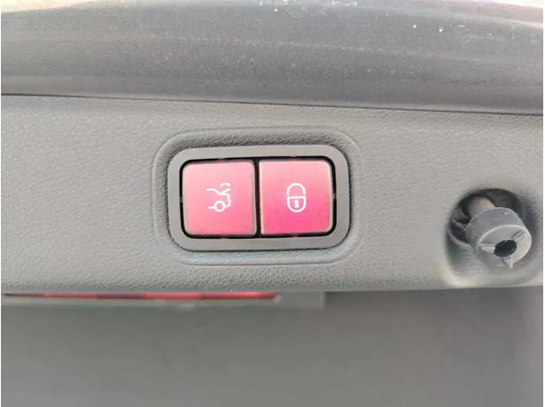 Car image 34