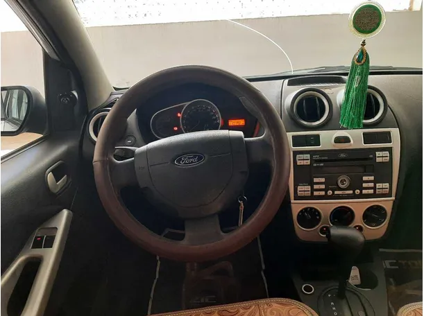 Car image 14