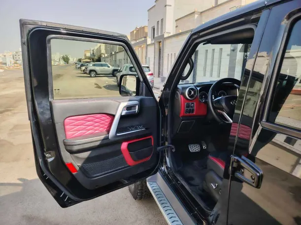 Car image 12