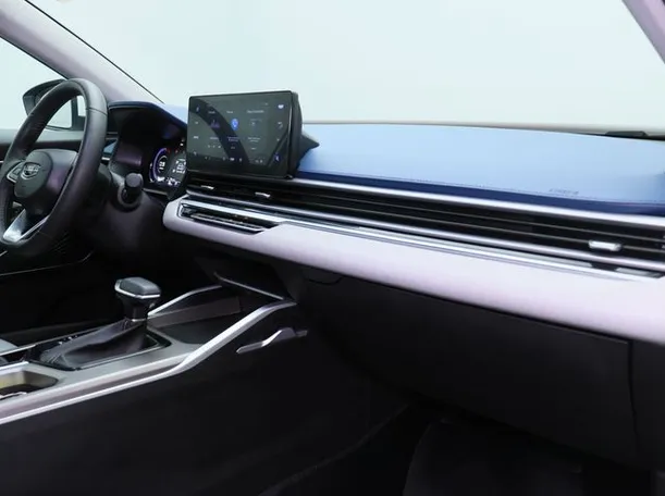 Car image 10