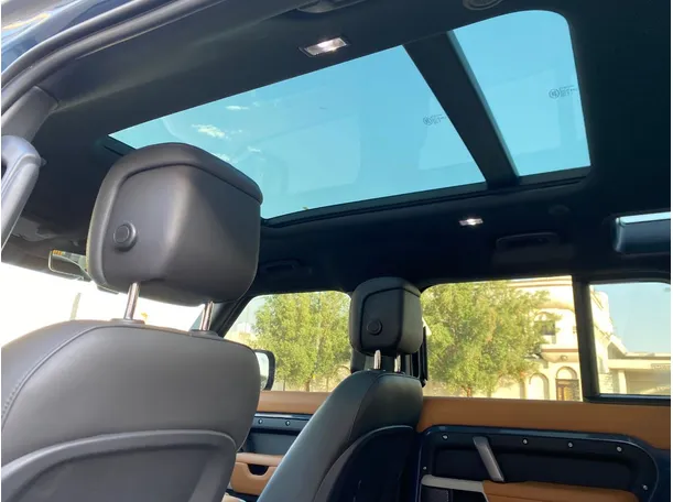 Car image 16