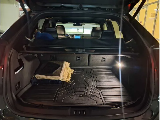 Car image 21