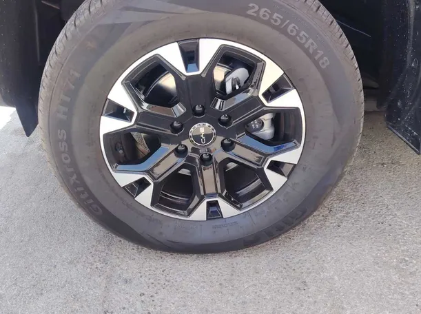 Car image 8