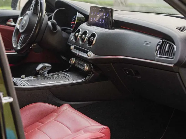 Car image 14