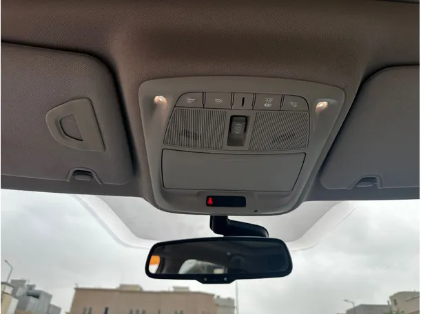 Car image 24