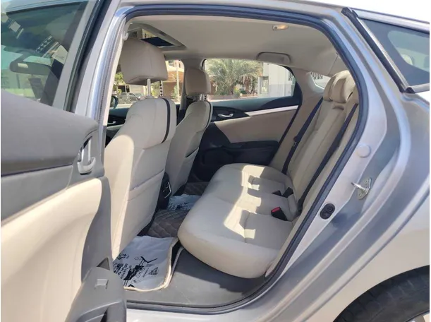 Car image 15
