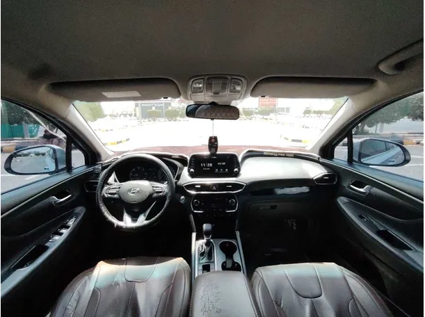 Car image 17