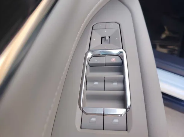 Car image 29
