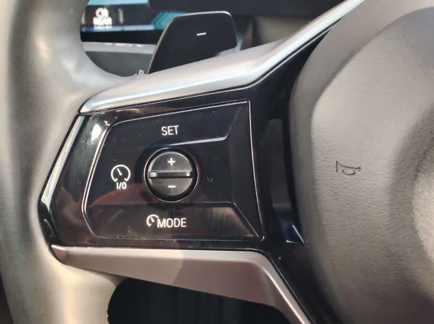 Car image 32