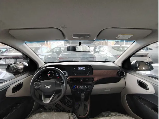 Car image 18